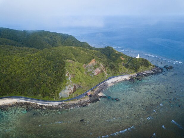 奄美大岛最北端的笠利崎灯台，从这里远眺，景色绝佳