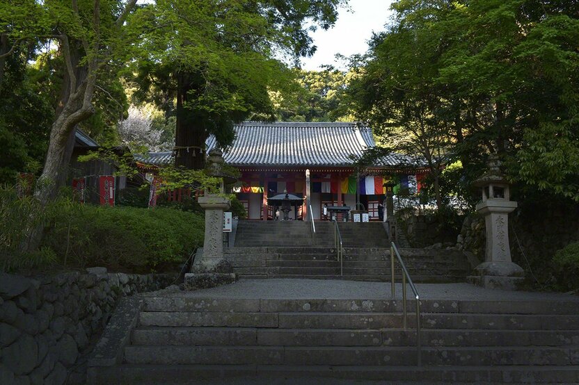 观心寺的金堂（国宝）。每年4月17-18日，供奉如意轮观音坐像的佛龛对公众开放