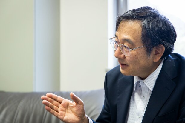 優しい語り口の中畑教授。東京大学宇宙線研究所神岡宇宙素粒子研究施設にて