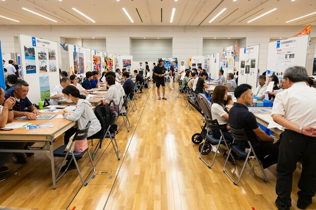 有不少人前来参加渔业就业支援会