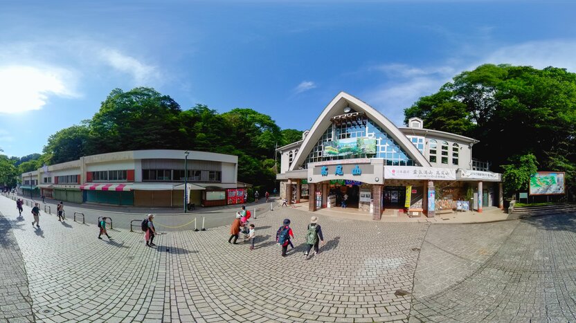 位于山脚处的缆车清泷站。这条线路的最大坡度达31.18度，为日本最陡