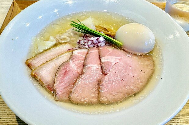 “宍道湖蚬贝中华荞麦 琥珀”店的特制盐味面（图片：山川大介）