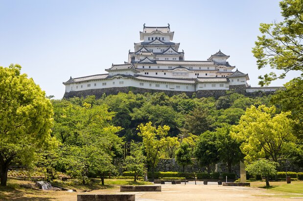 从姬路站出发去城堡时，北面相当于姬路城的背面。因此，许多游客都忽略了从北侧去欣赏天守的全貌。北侧的景色与南侧截然不同，希望大家前去一看