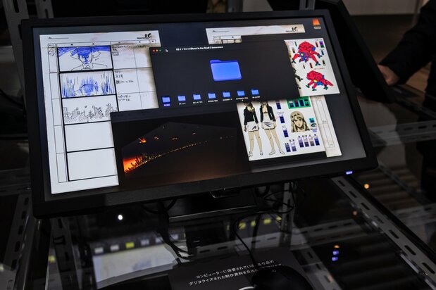 A corner where visitors can freely browse the PC desktop screens of anime creators. (© Nippon.com)