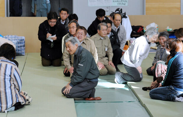 The imperial couple talks to evacuees in a gymnasium in Miyako, Iwate Prefecture, in May 2011. (© Jiji; pool photo)