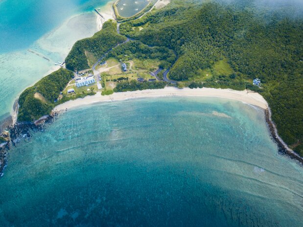 Yadori滨海水浴场，以美丽的白色海滩而闻名