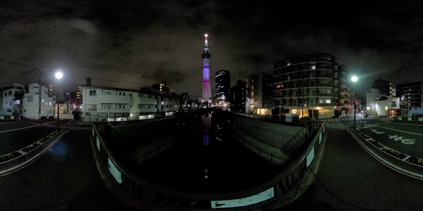 東京晴空塔(墨田區)配備了2000餘台照明設備,使用夜間燈光專用LED燈,在保證燈光能見距離達19公里以上的同時,也不會產生光汙染