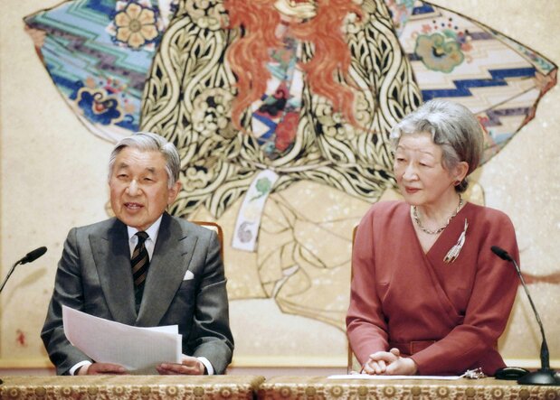 Emperor Akihito and Empress Michiko at their fiftieth anniversary press conference. (© Reuters)