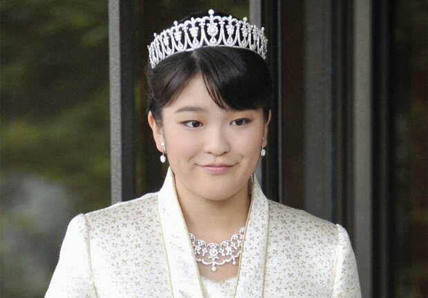 秋筱宫家长女真子（小室真子）在成年礼上的正装形象（2011年10月23日，记者团代表摄影，时事社）