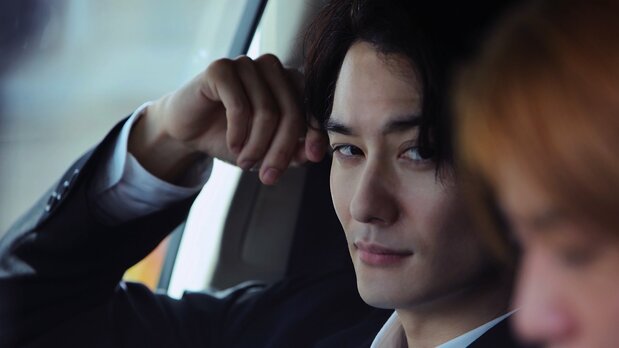 冈田将生的眼中冷酷无光,凶暴性暴露的瞬间令人不寒而栗 ©2024 GOLD BOY