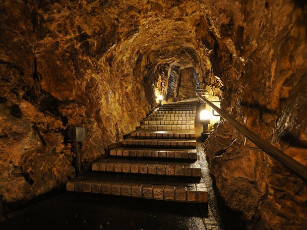 Inside the Sōdayū mine at Sado Kinzan. (© Pixta)