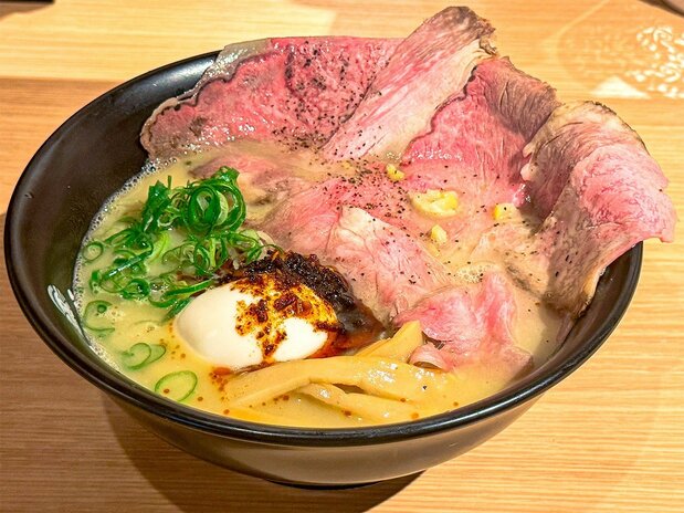 拉面国技馆舞“昼颜”的“特选和牛叉烧白汤面”，2300日元