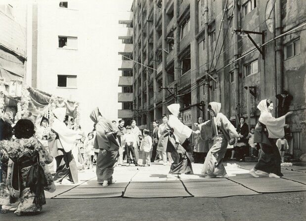 An island festival to pray for safety in the coal mine. (© Gunkanjima Digital Museum)