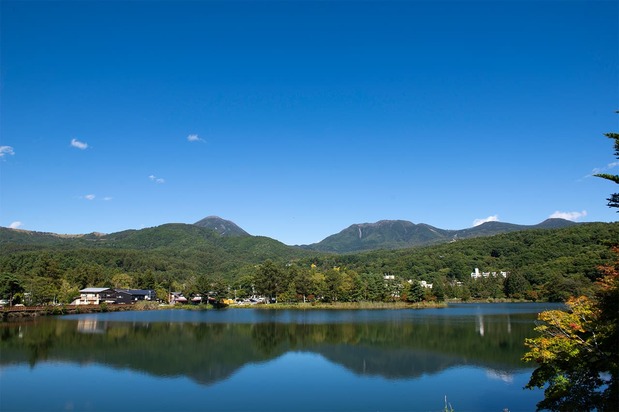 小津和野田所住山庄附近的蓼科湖