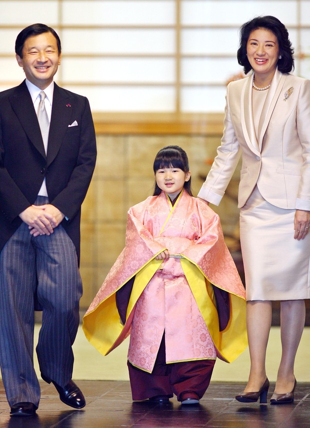“着绔之仪”，2006年11月11日（记者团代表摄影，路透社）
