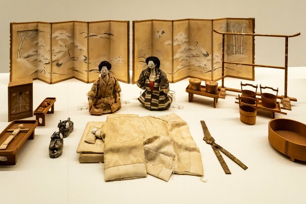 武士家庭的嫁妝「御誕生人形」。