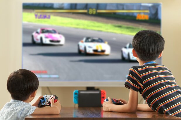 许多孩子喜欢在放学后玩联机游戏（图片：PIXTA）