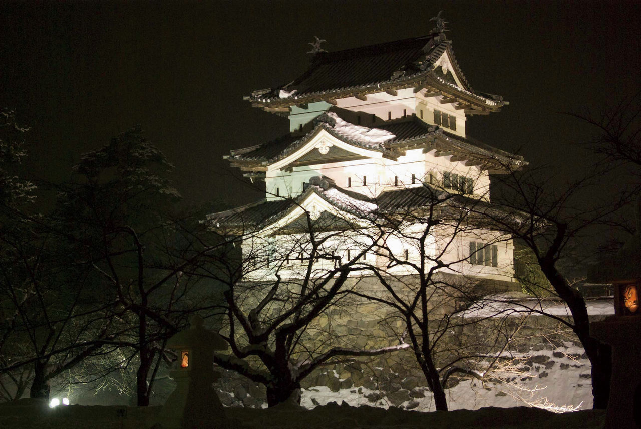 Замок Хиросаки зимой, во время Праздника снежных фонарей
