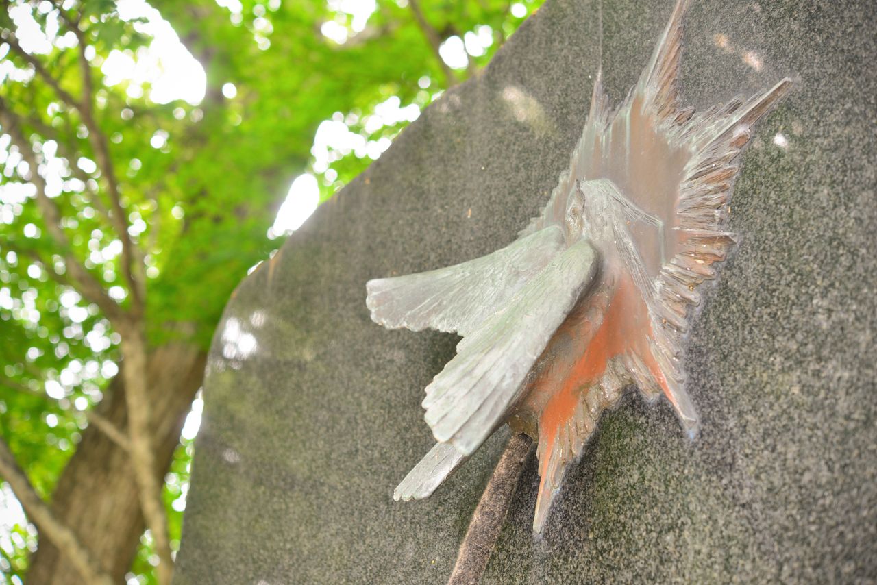 Мемориальная стела, посвящённая сказке Миядзавы Кэндзи «Звезда козодоя» – козодой превращается в звезду и продолжает пылать