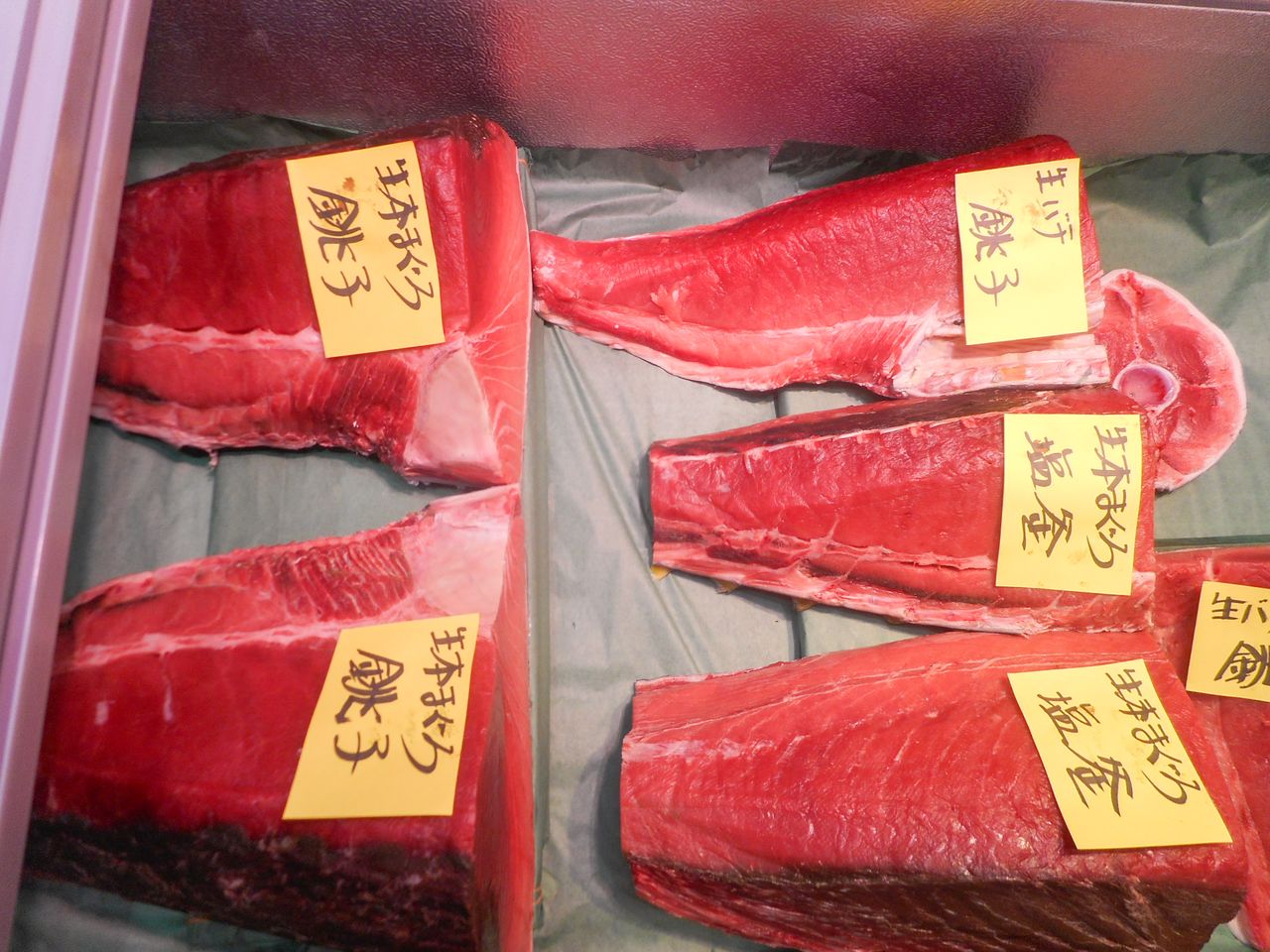 Почему растут цены на тунца на токийском рыбном рынке Тоёсу? | Nippon.com