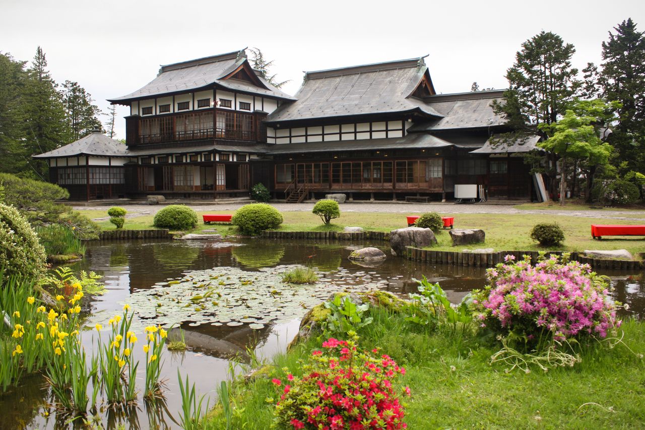Территория Уэсуги Хакусяку-тэй напоминает знаменитые токийские сады Хамарикю (предоставлено Уэсуги Хакусяку-тэй)