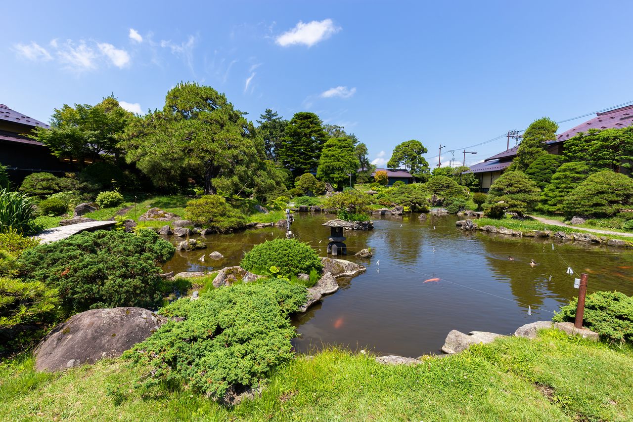 Сад Ёкиэн разработан в стиле оиси-бугаку, характерном для региона Цугару