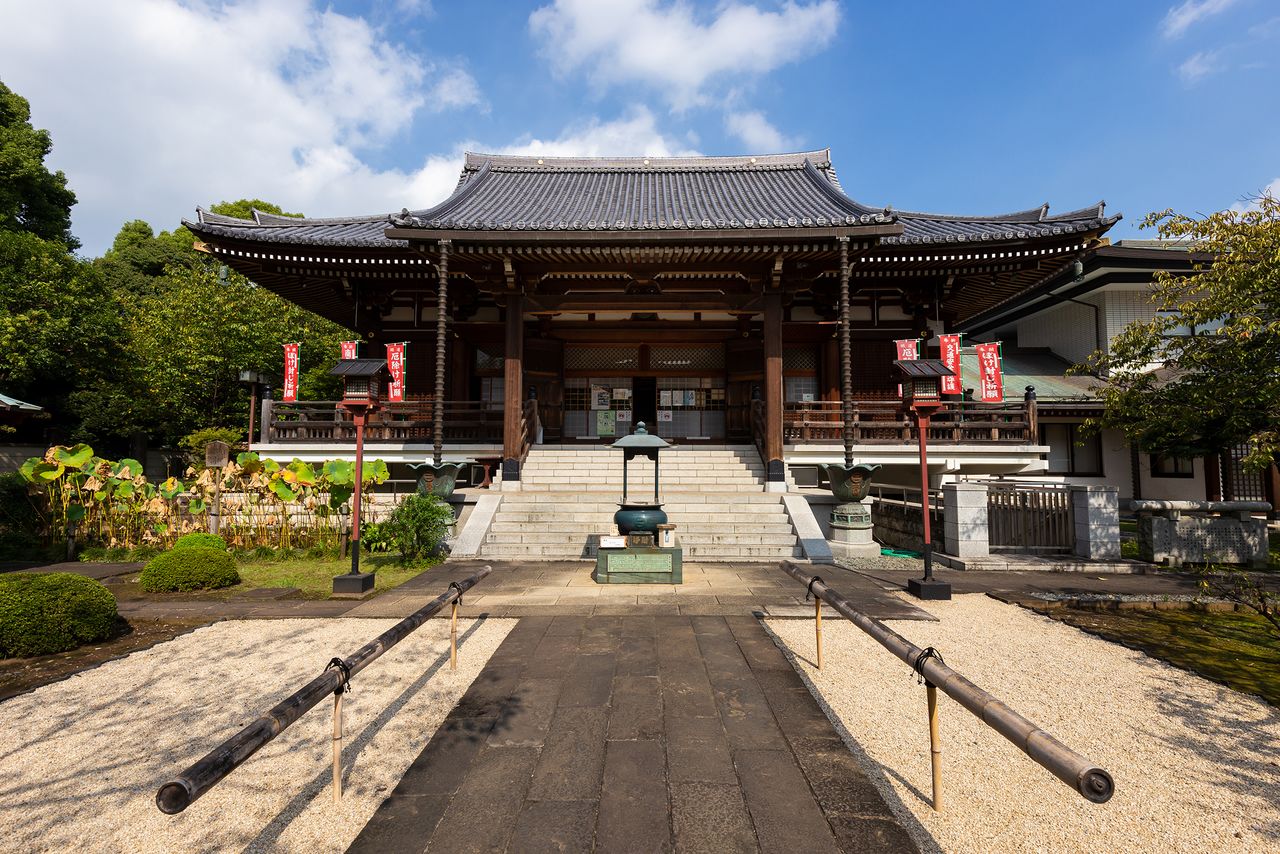 Павильон Кайдзандо, где покоятся Рёгэн (912-985), восемнадцатый настоятель школы Тэндай, и Тэнкай (1536-1643), основатель Канъэйдзи