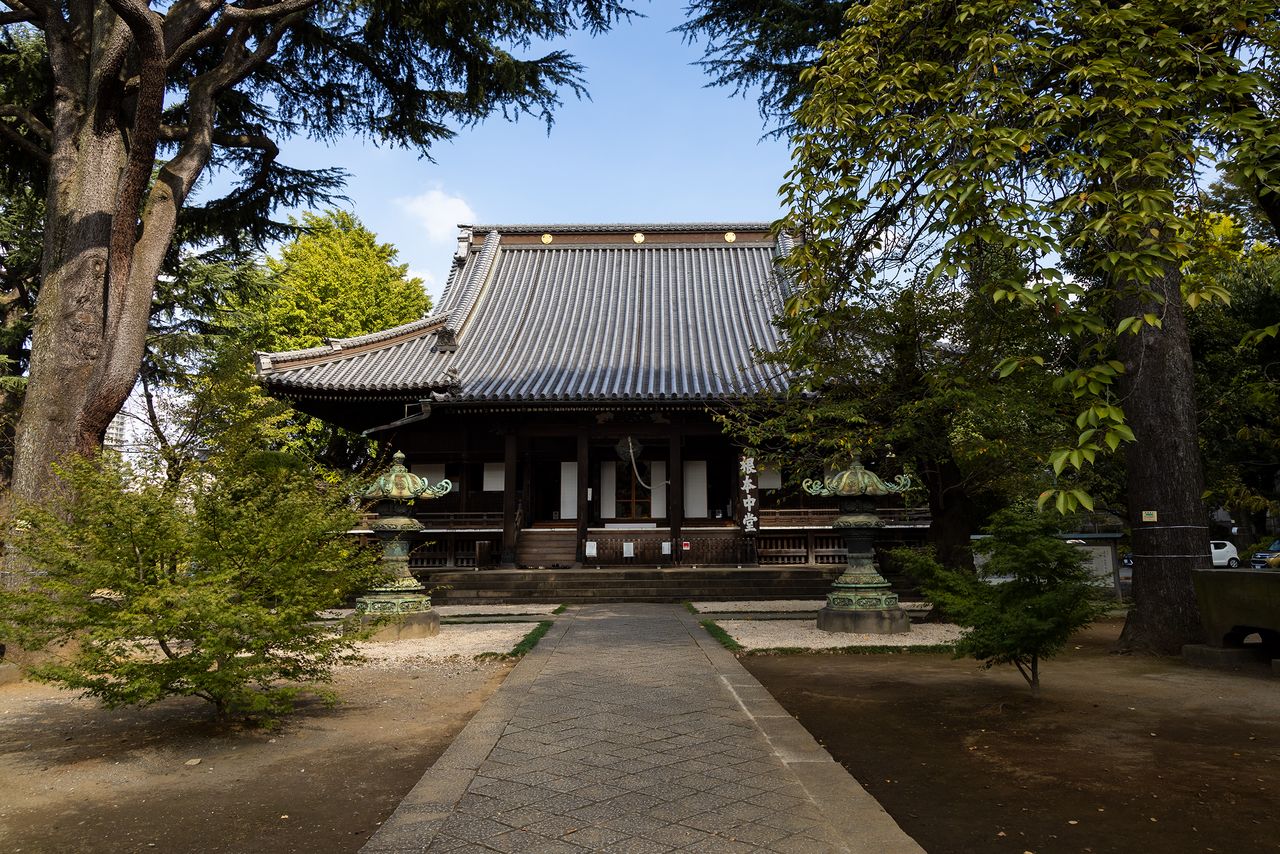 Главный зал Канъэйдзи ранее был частью храмового комплекса Кита-ин в Кавагоэ, где Тэнкай ранее служил настоятелем. Здание перенесли в Уэно для замены сгоревшего первоначального главного зала