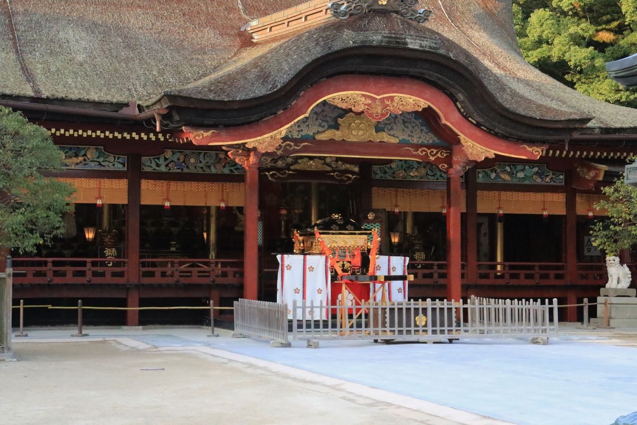 Святилище Дадзайфу Тэммангу, построенный на месте захоронения Митидзанэ (город Дадзайфу, префектура Фукуока)