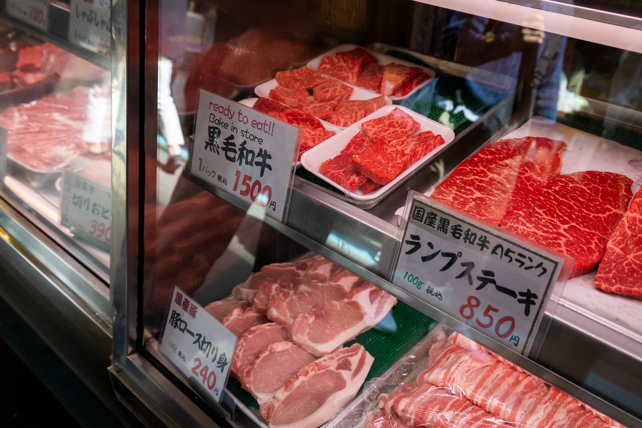 В ресторане «Фудзи хаму сёкай» клиентам могут приготовить на гриле говядину вагю прямо на месте