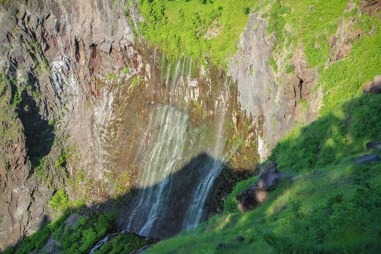 Водопад Фурэпэ также известен как «Девичьи слезы» (предоставлено туристической ассоциацией Сирэтоко Сяри-тё)