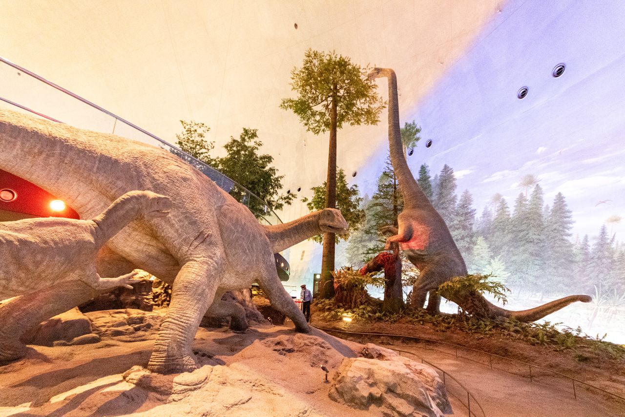 Реконструкция в натуральную величину производит сильное впечатление на посетителей (© Nippon.com)