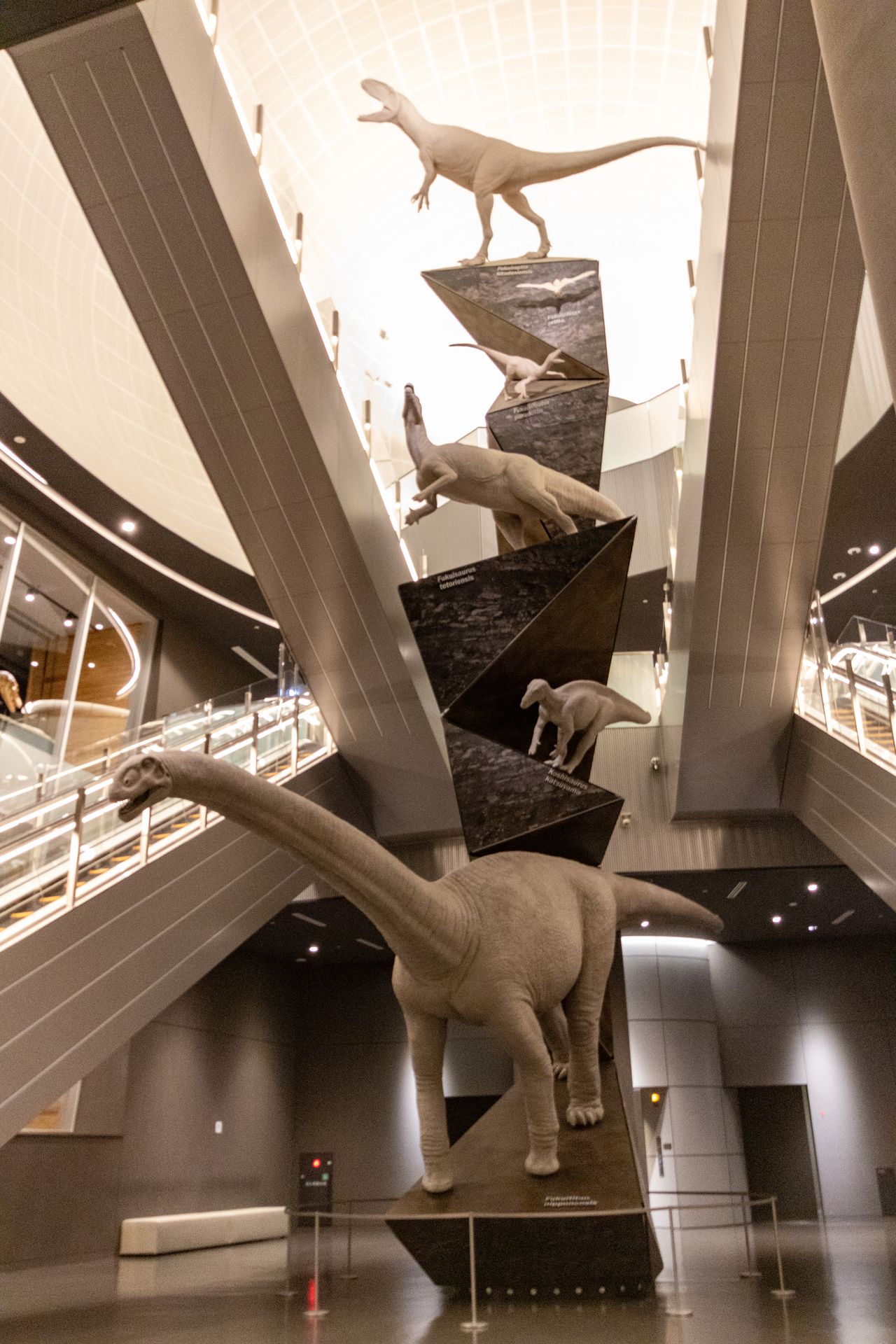 Башня динозавров (© Nippon.com)