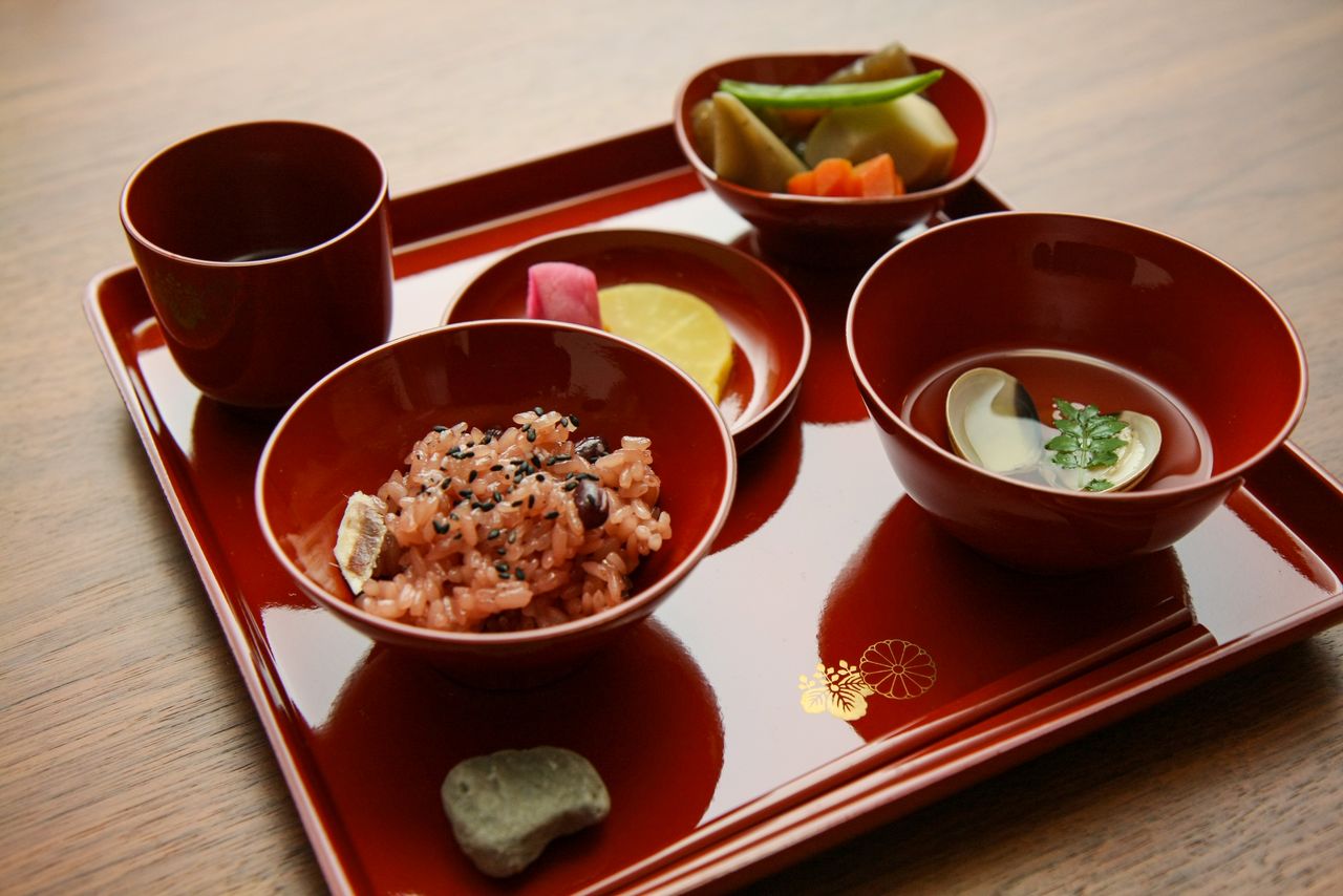 Изготовление лакированных изделий настолько процветало, что в английском языке такие изделия получили название Japan, поскольку ассоциировались именно с Японией (PIXTA)