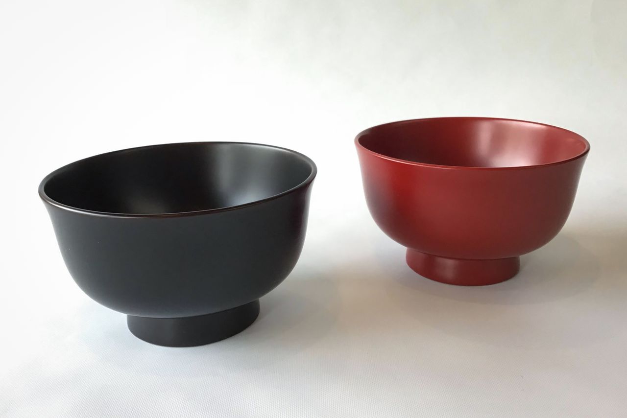 Лаковая посуда Дзёбодзи – это сочетание практичности с простой красотой (@ «Уруми когэй»)