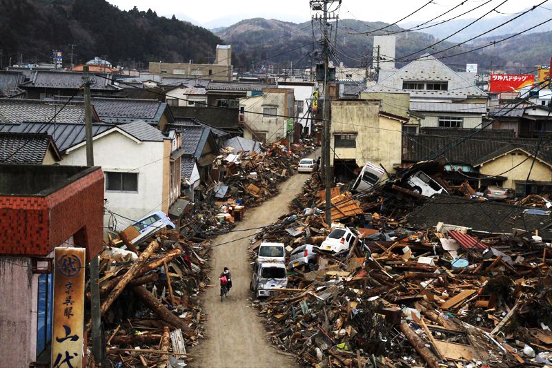 Землетрясение краснодар сейчас. Землетрясение в Японии 2011 очаг землятрясениями. Землетрясение Кюсю. Последствия землетрясений. Землетрясение картинки.