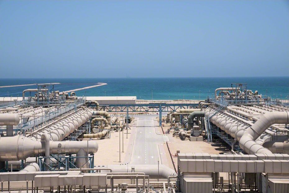 Опреснительная установка на западном побережье Саудовской Аравии (Предоставлено Корпорацией по переработке соленой воды Королевства Саудовская Аравия)