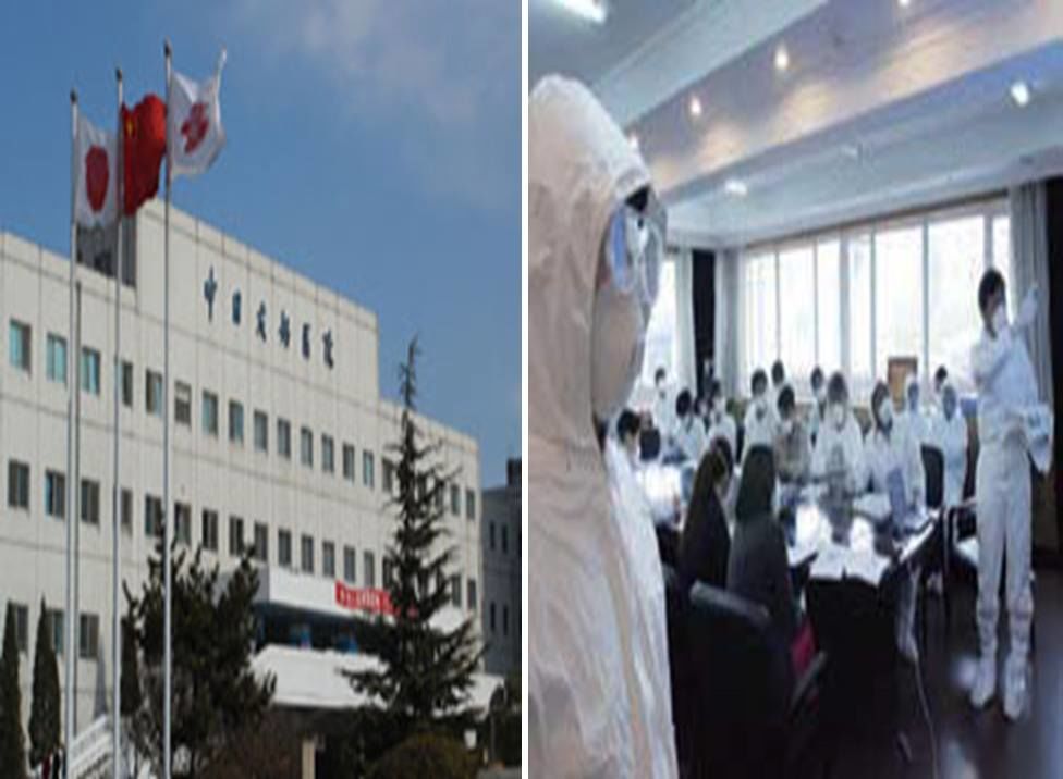 (Слева) Больница китайско-японской дружбы, построенная в Пекине в 1984 году в качестве современного комплексного больничного учреждения с медицинским обслуживанием по японским стандартам. (Справа) Японский специалист (на правом краю снимка) объясняет правила использования защитной экипировки в отделении интенсивной терапии больницы в 2003 году, когда в провинции Гуандун возникла вспышка атипичной пневмонии SARS (Оба снимка предоставлены JICA)