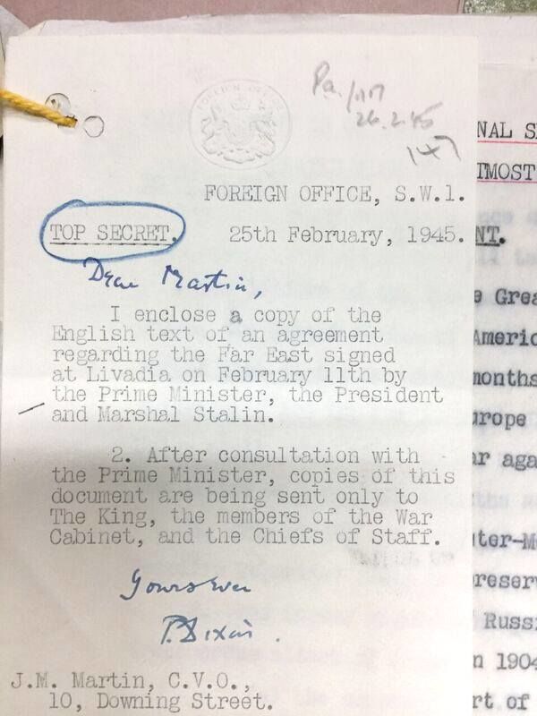 Сопроводительная записка, направленная 25 февраля 1945 года непосредственно после Ялтинской конференции из МИДа Великобритании секретарю премьер-министра Черчилля Дж. М. Мартину в офис премьер-министра (хранится в британском Национальном архиве, снимок сделан автором статьи)