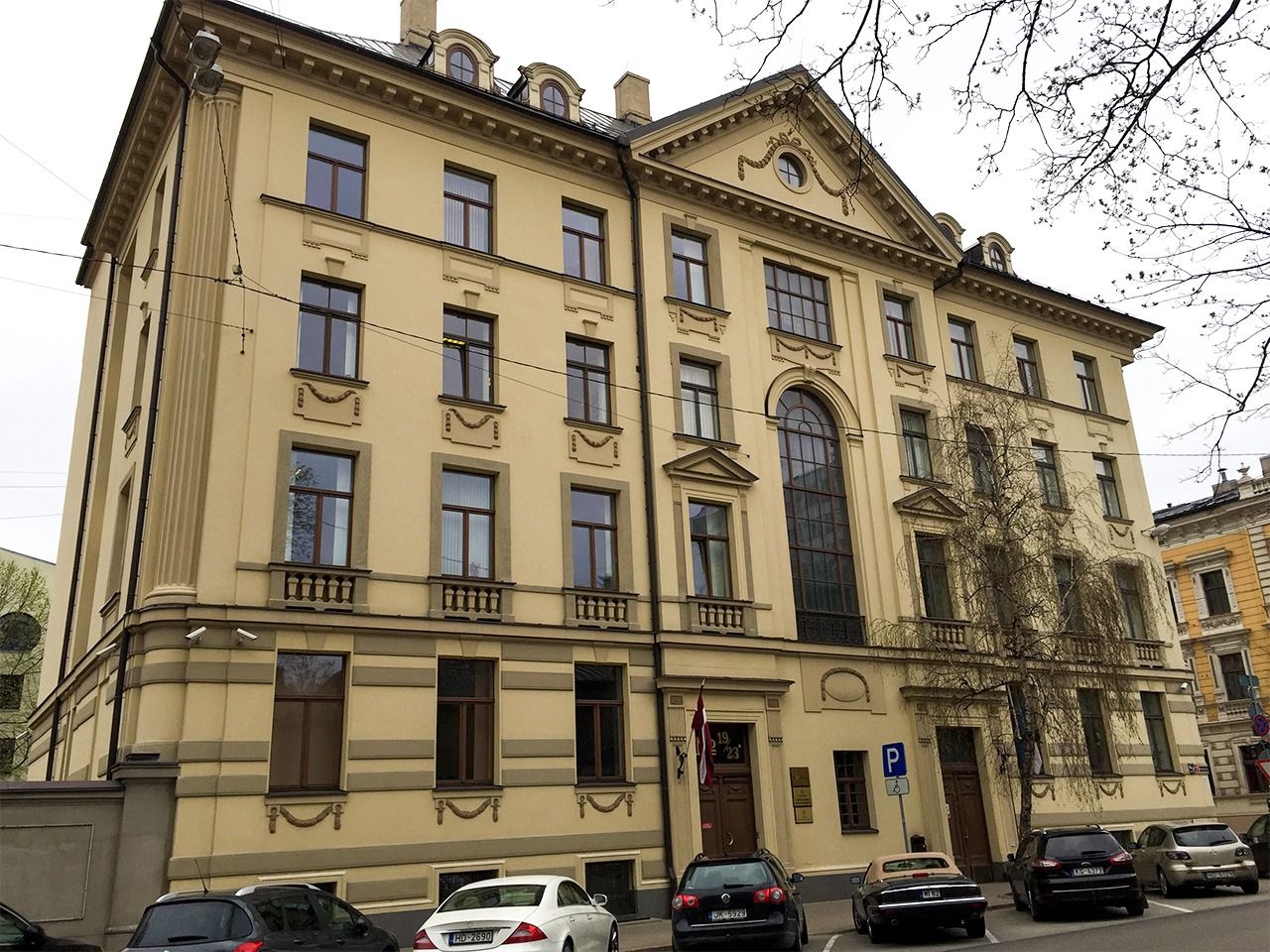 Здание в Риге, в котором с 1937 по 1940 год размещался офис военного атташе, где работал Онодэра (снимок сделан автором в апреле 2018 года)