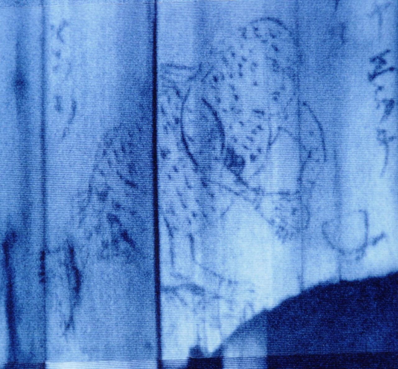 Деталь изображения нингё, предлагающего талисман, обнаруженного на археологических раскопках Судзаки в префектуре Акита (предоставлено Советом по образованию префектуры Акита; © Jiji)