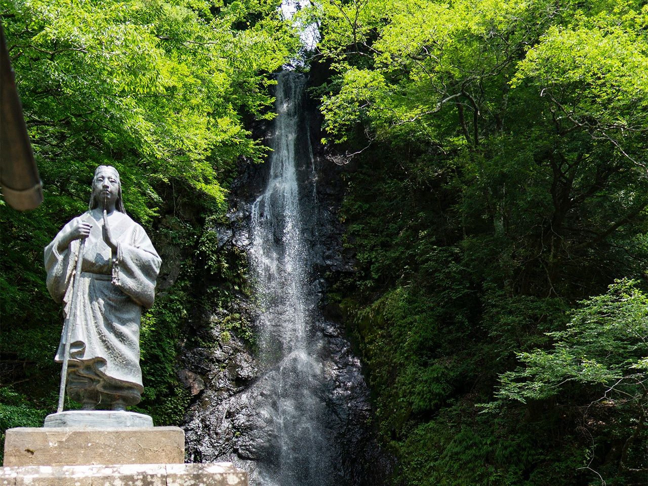 Бронзовая статуя О-Ман-но ката в городе Хаякава, префектура Яманаси. Два её сына от Иэясу, Ёринобу и Ёрифуса, стали основателями владений Кисю и Мито соответственно. Две из трёх госанкэ, ветвей рода Токугава, ведут свой род от О-Ман-но ката (Pixta)