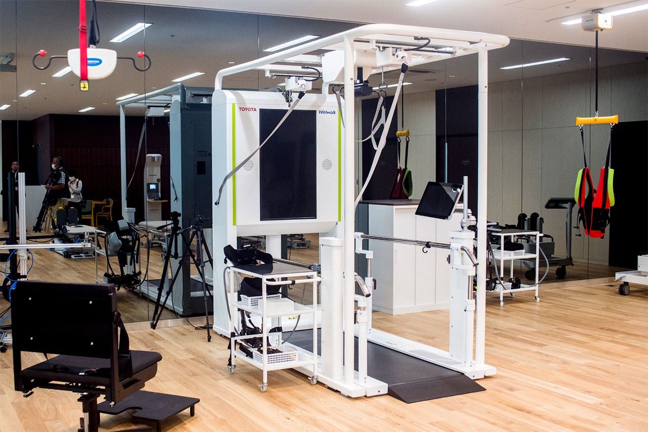 Передовой реабилитационный центр оснащён новейшим оборудованием, включая робота для реабилитации пациентов с параличом нижних конечностей после инсульта и других заболеваний