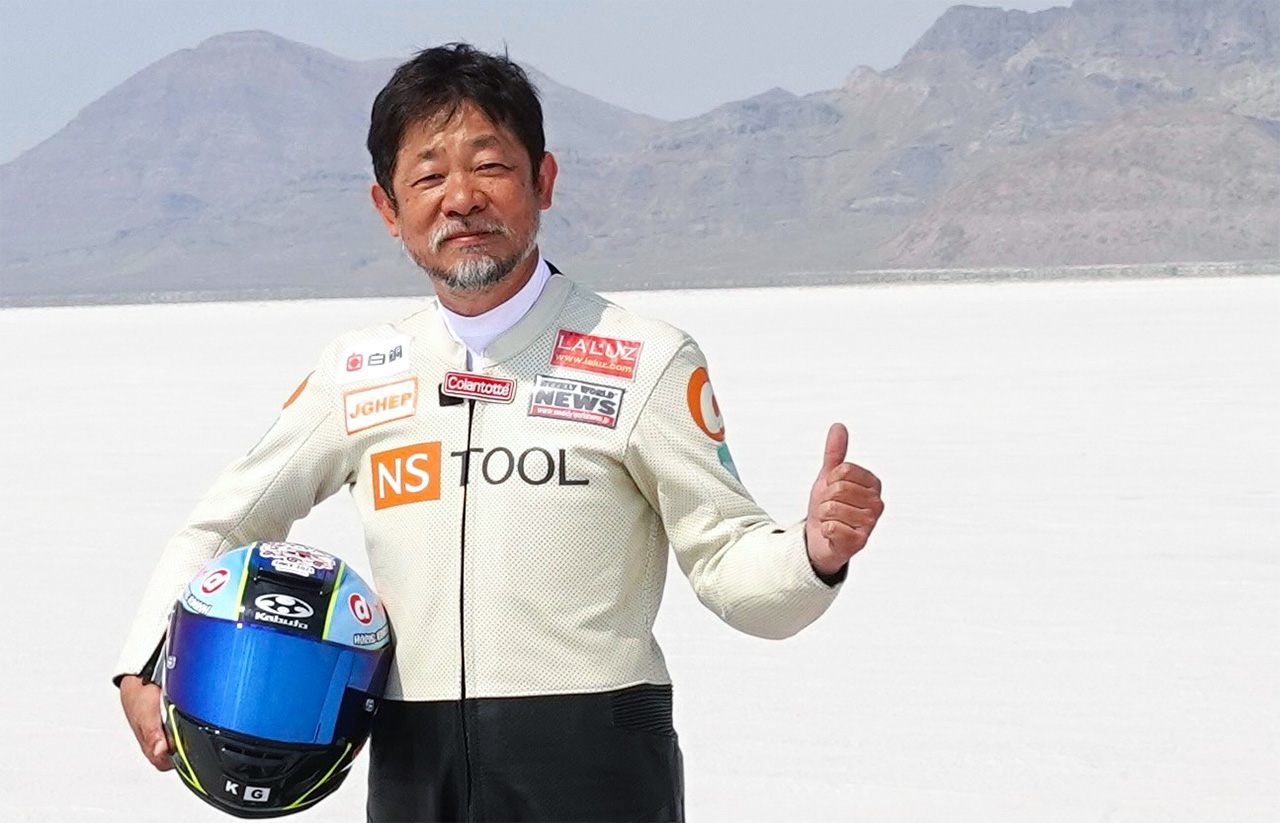 По прошествии четырех лет Тикаканэ Такуси просто не терпится обновить мировой рекорд. «По возможности, хотелось бы попытать счастья в трех-четырех классах - 50, 80, 125 «кубиков» и так далее»