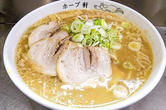 Рамэн из ресторана Hope Ken (1000 йен) (© Yamakawa Daisuke)