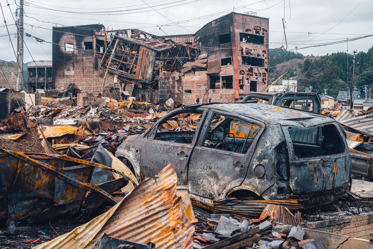 Утренний рынок Вадзимы уничтожен огнём: более 200 строений обращены в пепел, уничтожена территория в 50 000 м2. Город Вадзима, 22 января 2024 года (фото Ёсиоки Эйити)