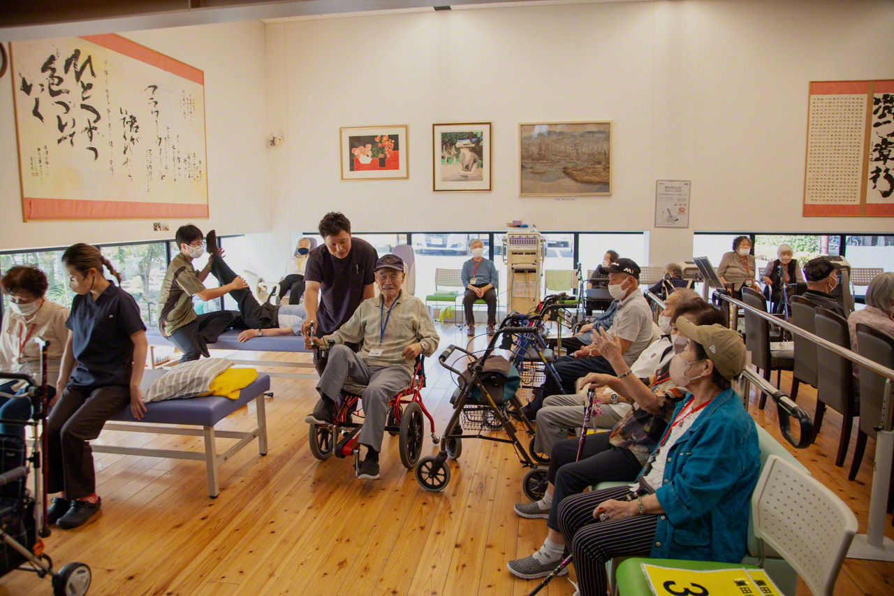 Эффективность &laquo;КОГИ&raquo; в улучшении двигательных функций ног официально подтверждена, поэтому коляска включена в реабилитационные программы