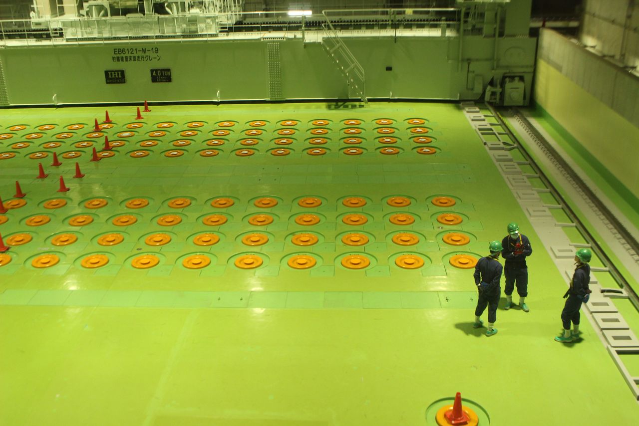 Объект в Роккасё, преф. Аомори, служит местом временного хранения высокоактивных РАО, образующихся при переработке отработанного топлива из японских реакторов (© Jiji)