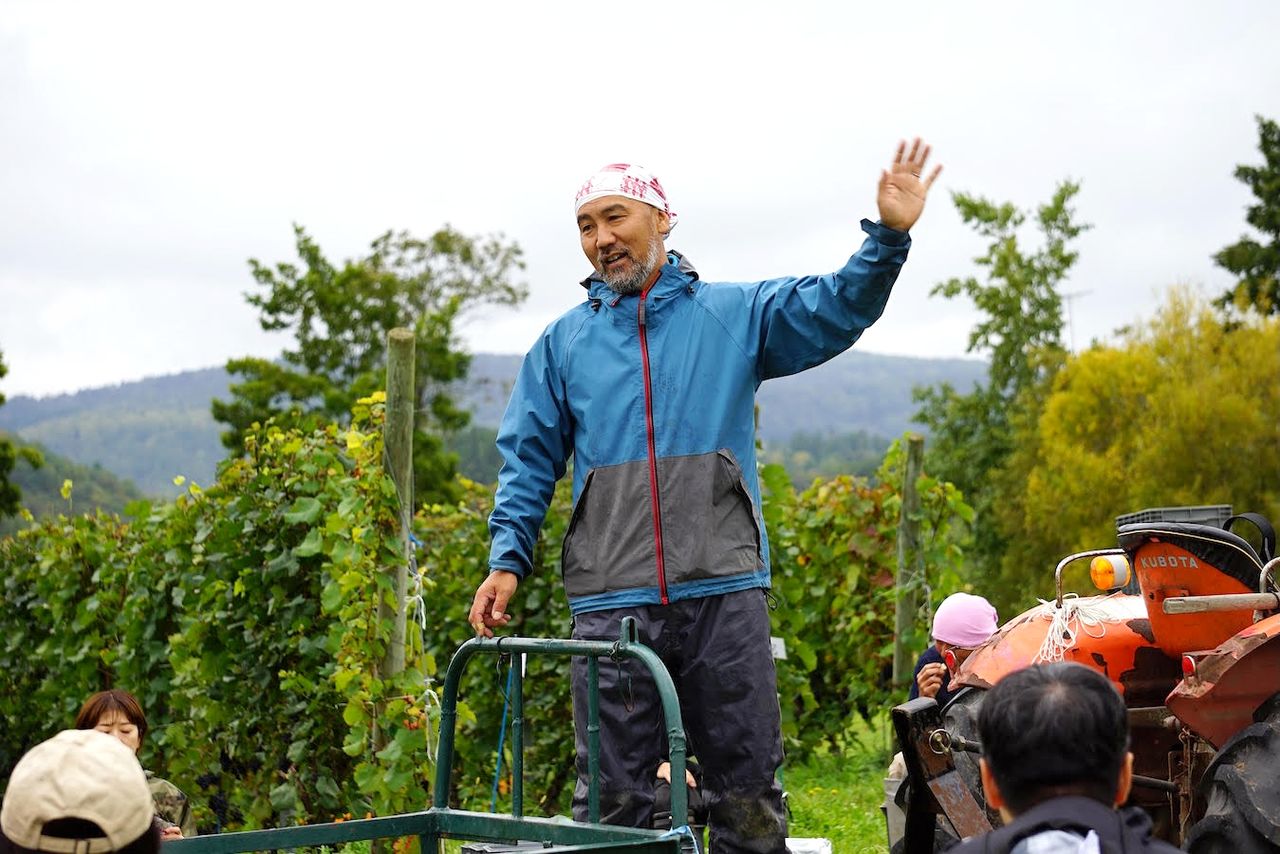 Сога Такахико основал винодельню Yoichi Domaine в 2010 году и стал ведущей фигурой в региональном виноделии (© Укита Ясуюки)