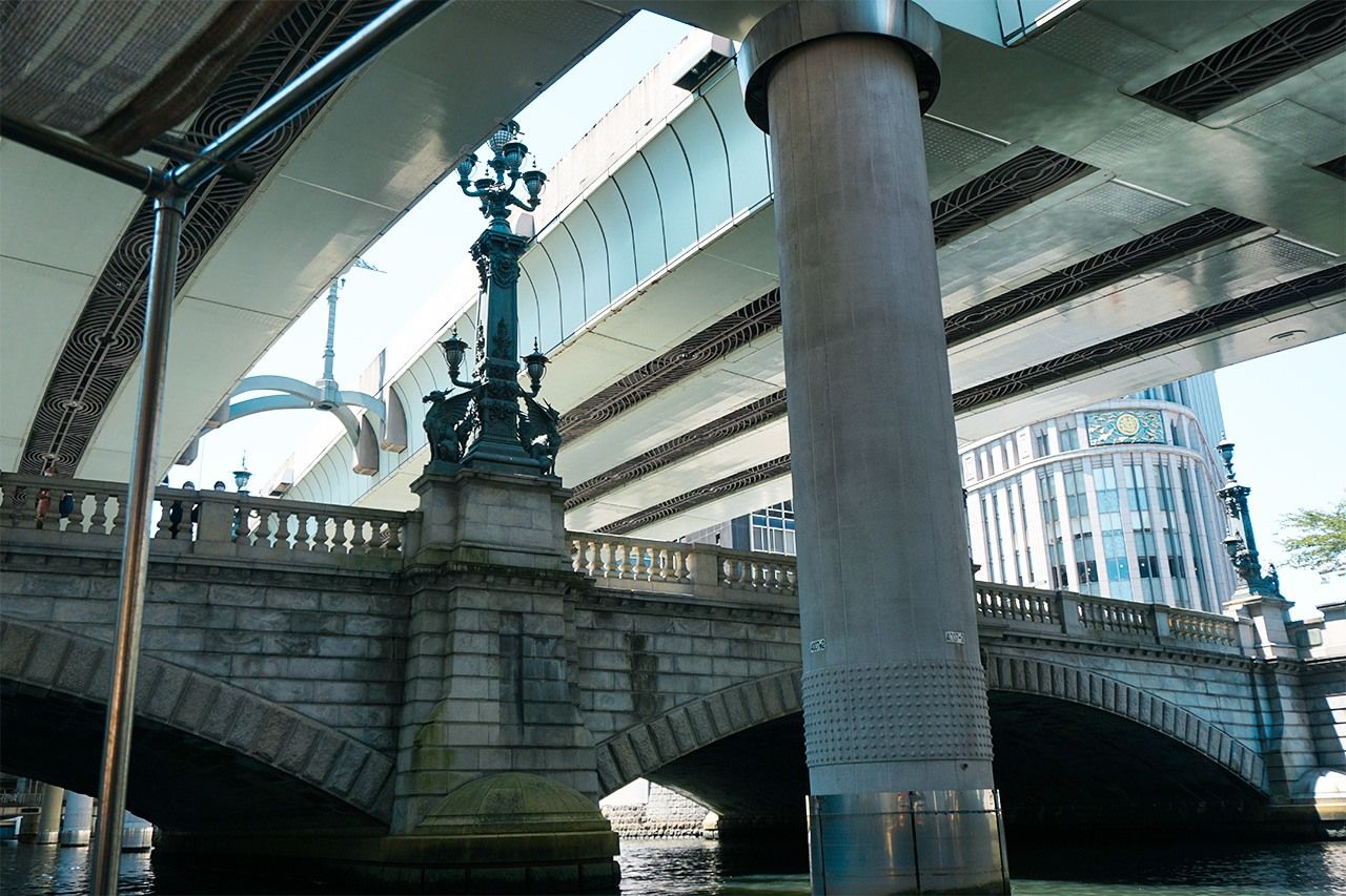 Скоростная магистраль Сюто превратила культурный символ Токио в полузабытый подземный переход (© Джианни Симоне)